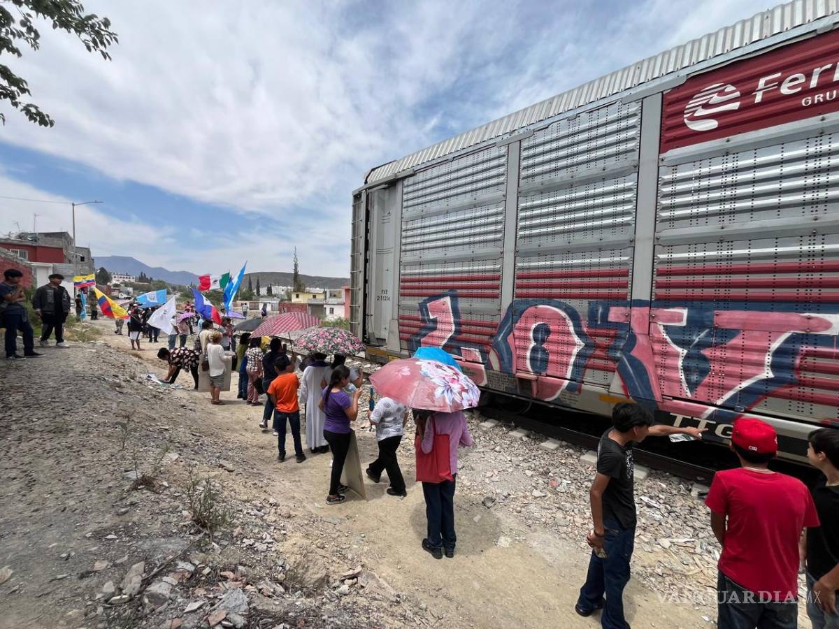 $!El Viacrucis fue también una muestra de gratitud hacia la comunidad que ha respaldado albergue durante décadas.