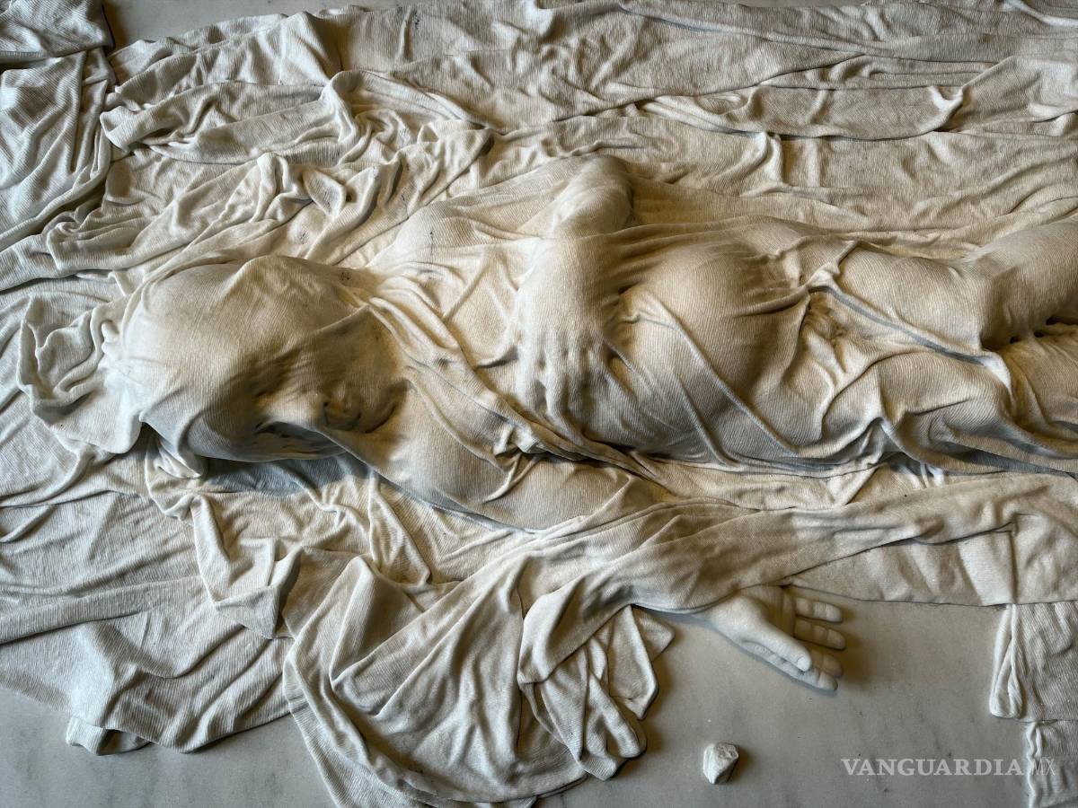 $!En la imagen, detalle de la escultura Il figlio velato del artista italiano Jago, expuesta en el Palacio Bonaparte de Roma.