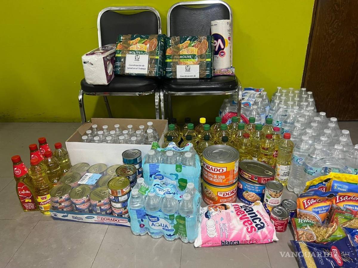 $!Ciudadanos y trabajadores del IMSS participaron activamente, aportando alimentos no perecederos, artículos de higiene, limpieza y ropa.