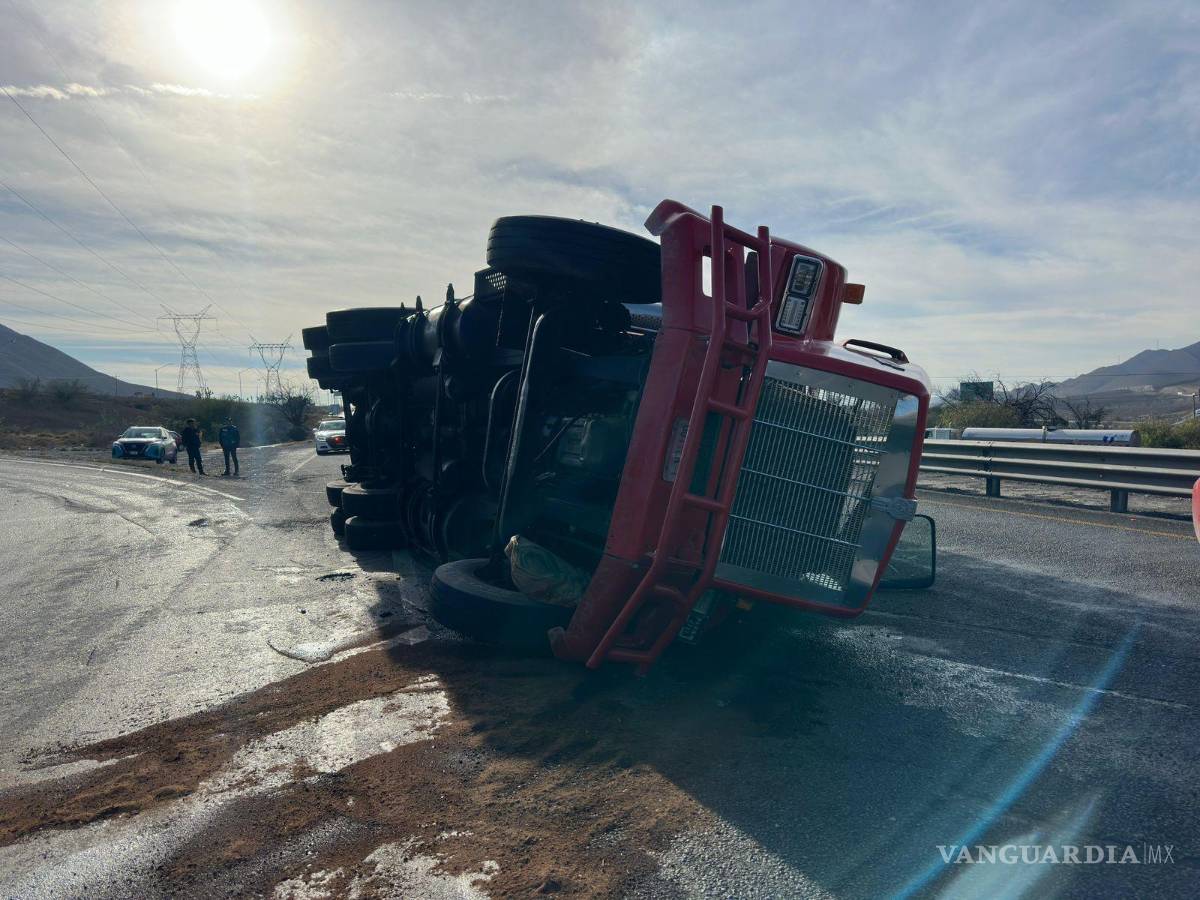 $!Elementos de la Guardia Nacional y autoridades federales mantuvieron el área acordonada tras el accidente.
