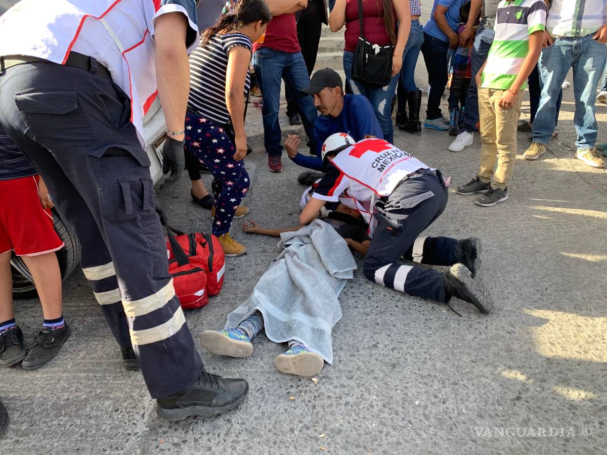 $!Atropellan a dos niños mientras jugaban