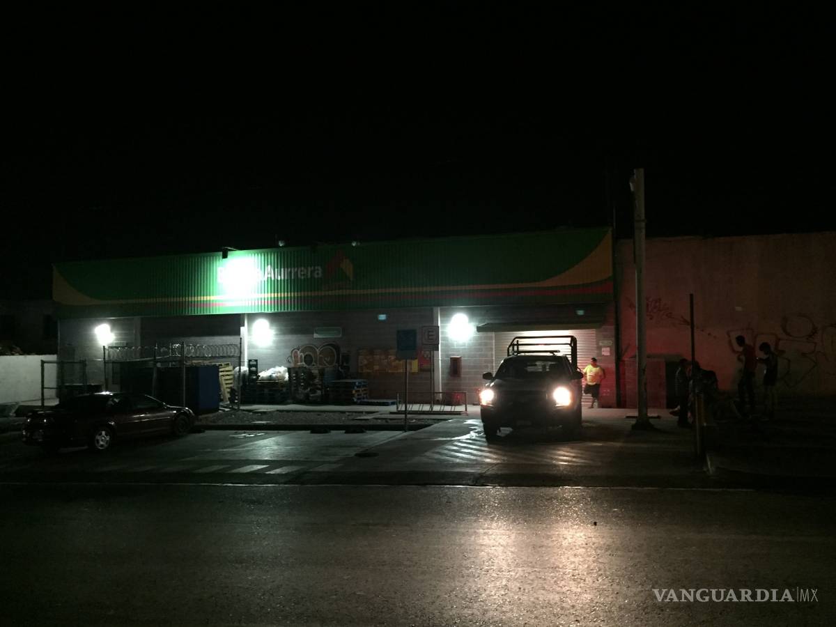 $!Comando irrumpe y asalta tienda comercial de Saltillo
