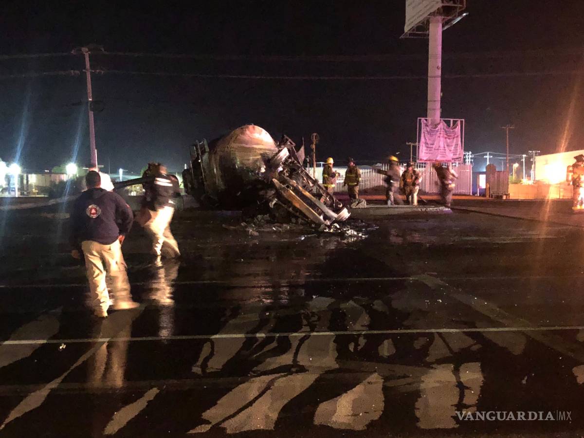 $!Incendio de pipa deja a persona sin vida en Saltillo