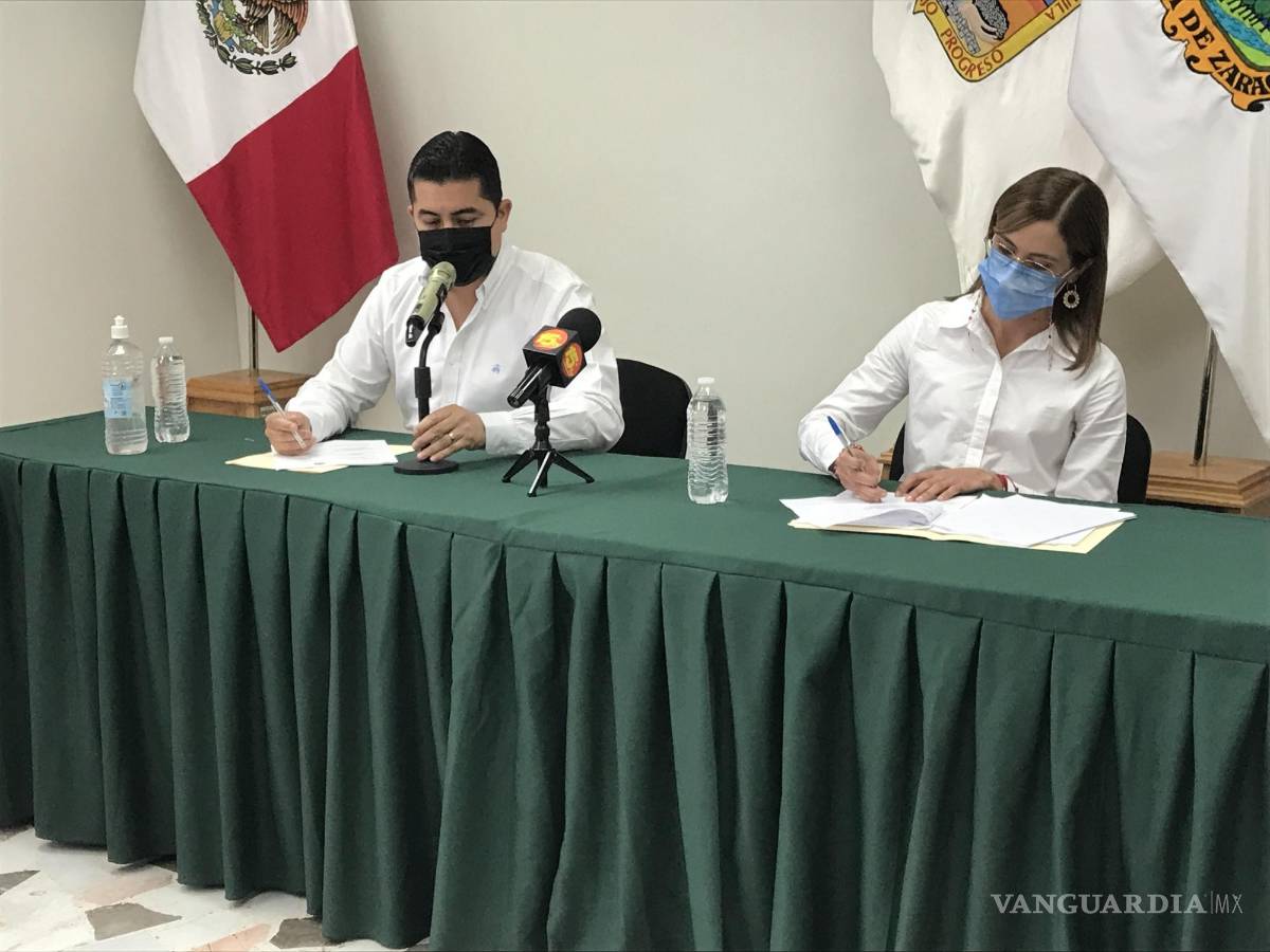 $!Liliana Aguilar Tijerina, titular de SEDATU Coahuila y Julio Long Hernández, alcalde de San Juan de Sabinas anunciaron la inversión.