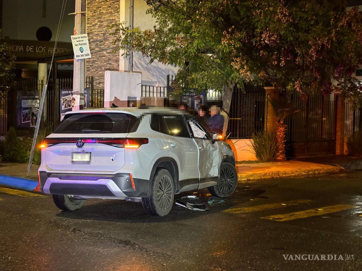 $!Elementos de Tránsito Municipal documentan el percance en colonia San Patricio.