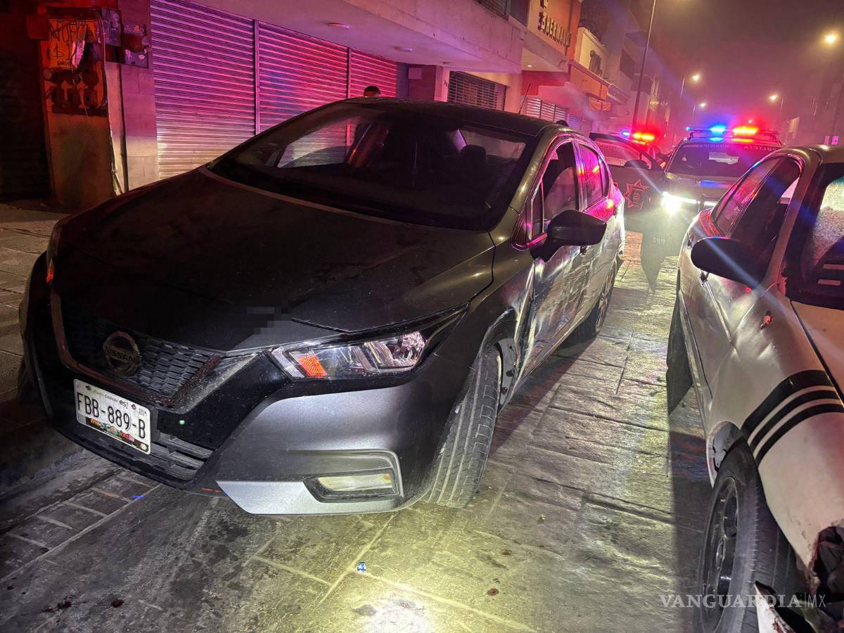 $!Familiares del afectado llegaron alterados y casi inician una pelea en plena calle.
