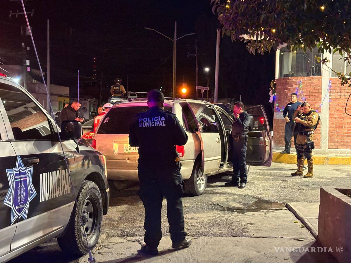 $!El afectado acudió por sus propios medios a Bomberos Poniente debido al fuerte sangrado provocado por el proyectil de postas.