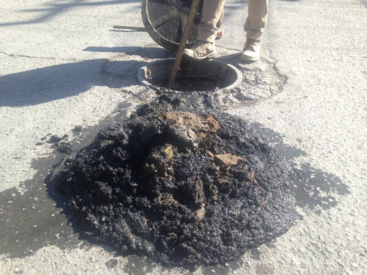 $!Simas Torreón continúa con desazolve y limpieza de drenajes