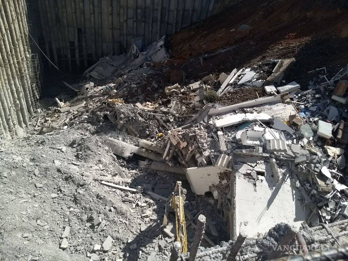 $!Derrumbe en casas de Monterrey deja una persona muerta, otra herida y una desaparecida