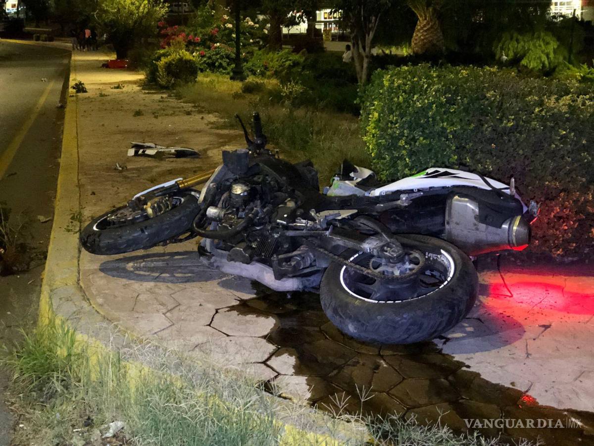 $!. La unidad avanzó aproximadamente 30 metros hasta detenerse, quedando totalmente destrozada.