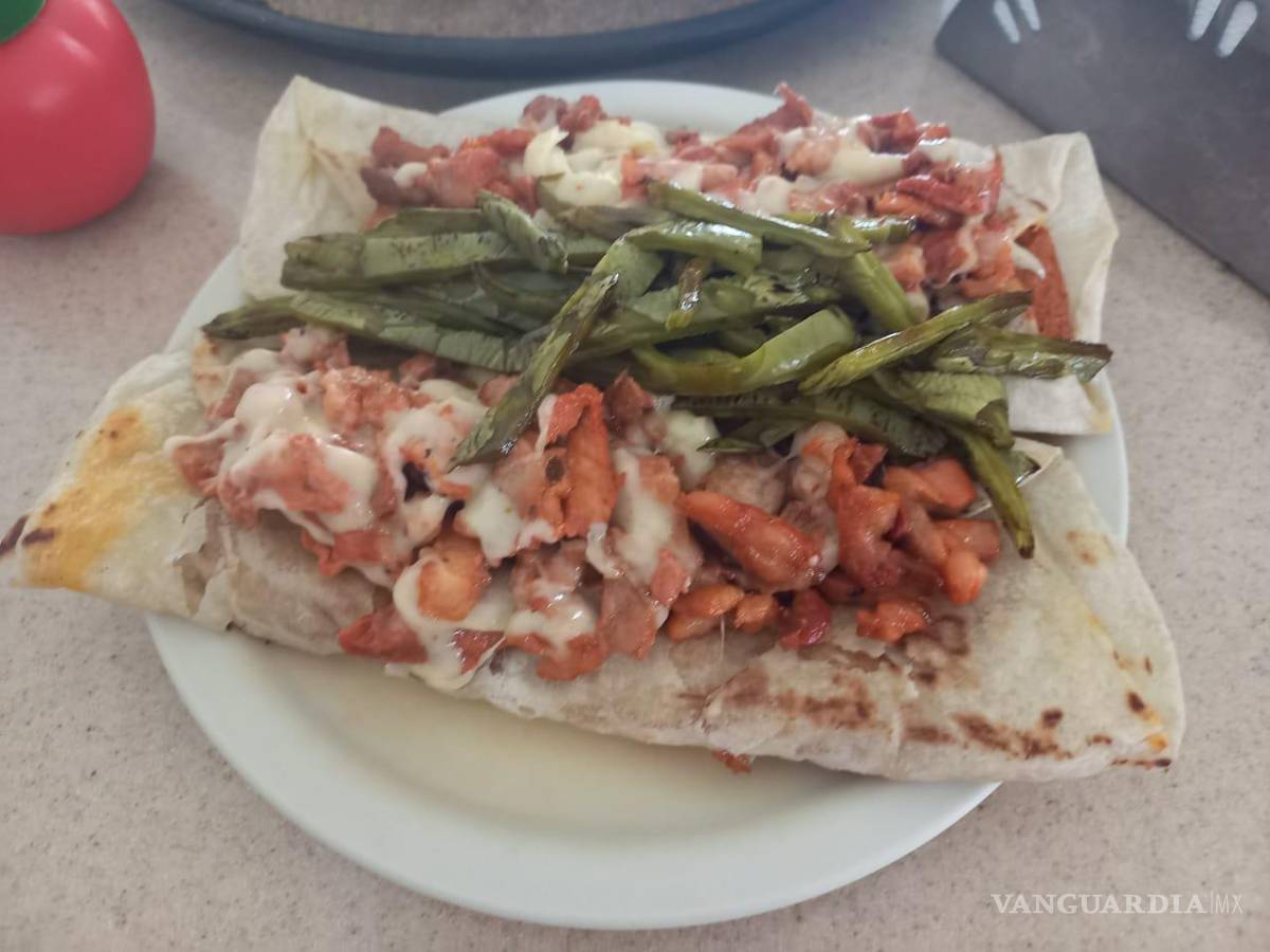 $!Brenda Jiménez nos dio su combinación favorita: “los de Cristo Vive con carnita al pastor, quesito y nopalitos”, y hasta una foto de tal manjar nos compartió.