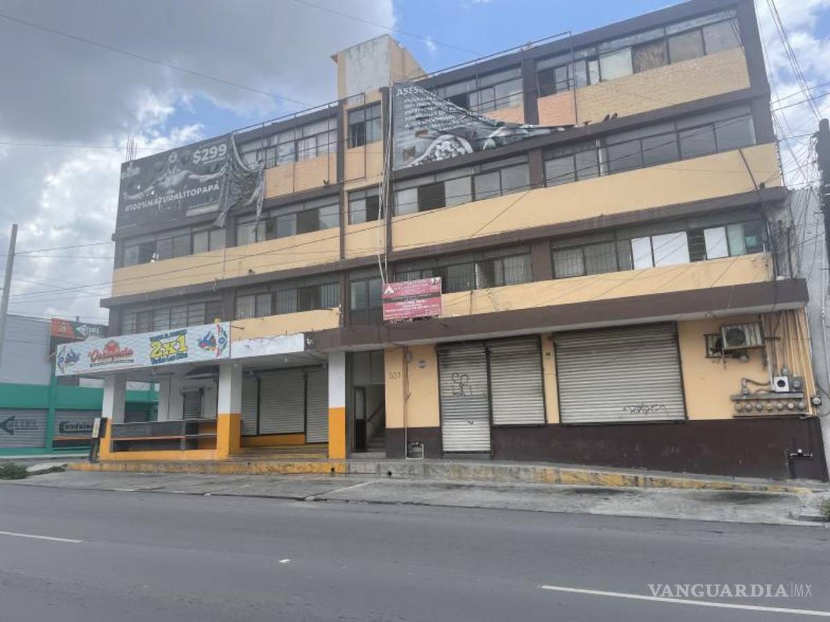$!En las escaleras de este edificio Christian se quitó la vida.