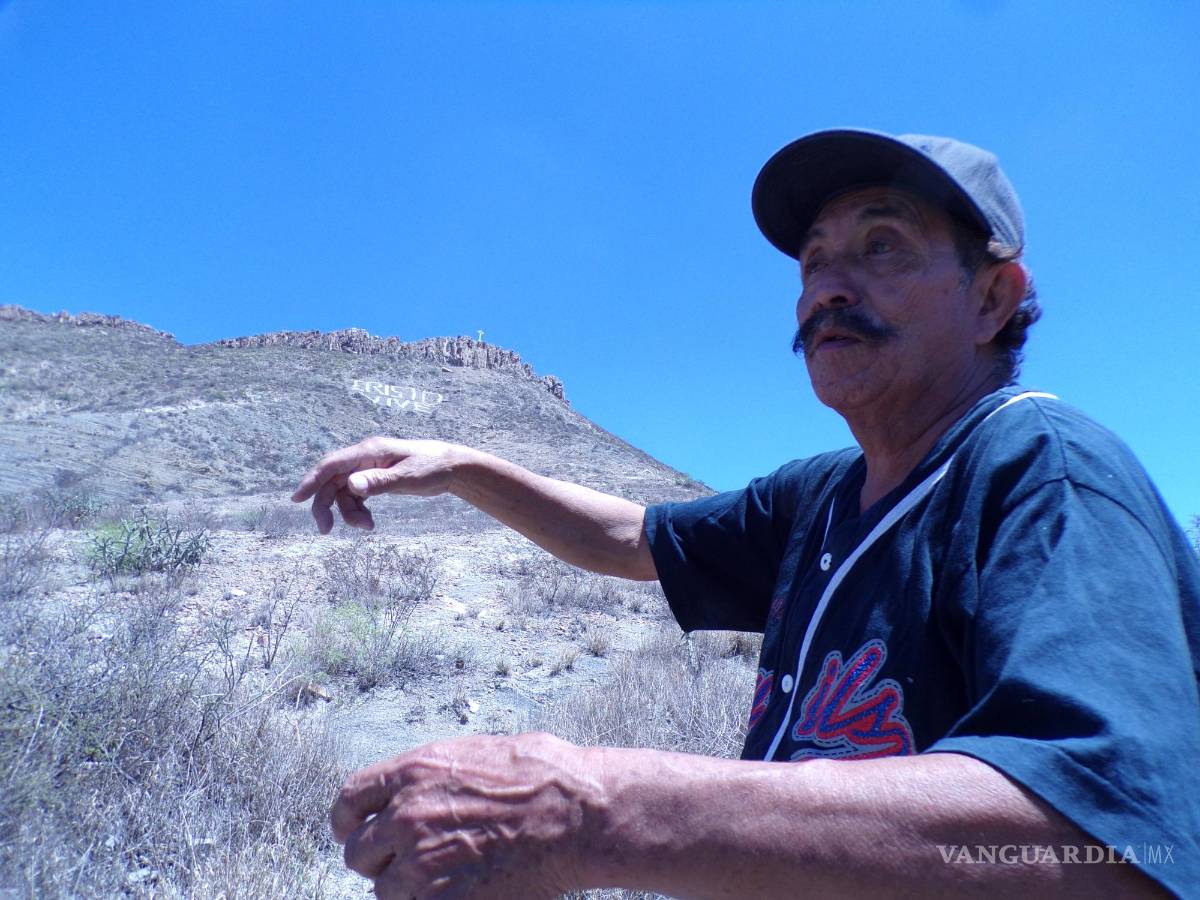 $!José Asunción García Loera, uno de los fundadores de la Alfredo V. Bonfil, recuerda que él y su hermano solían subir a cantar misa con sus guitarras.