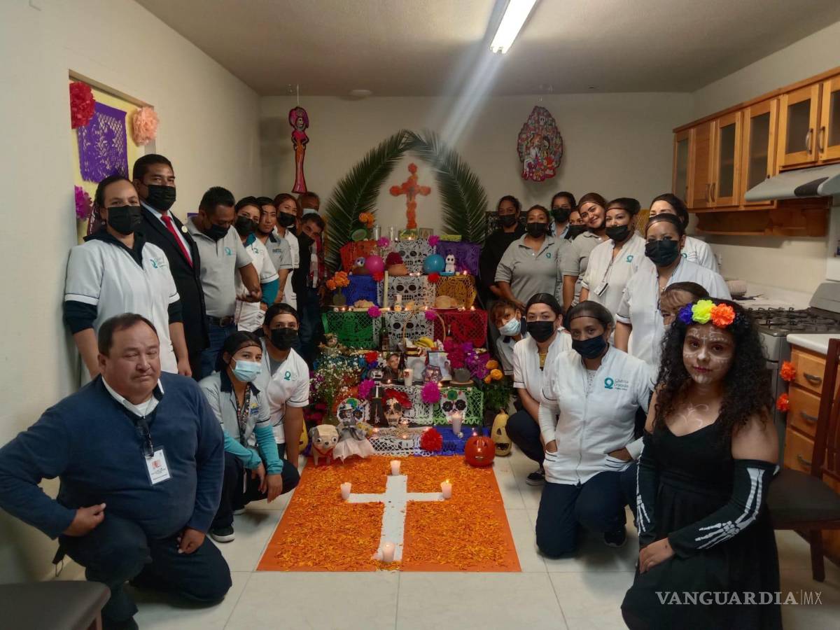 $!¿Ya viste estos altares en Saltillo? Dedicados a familiares, Walt Disney, Juan Gabriel, Cri-Cri y más (Fotos)