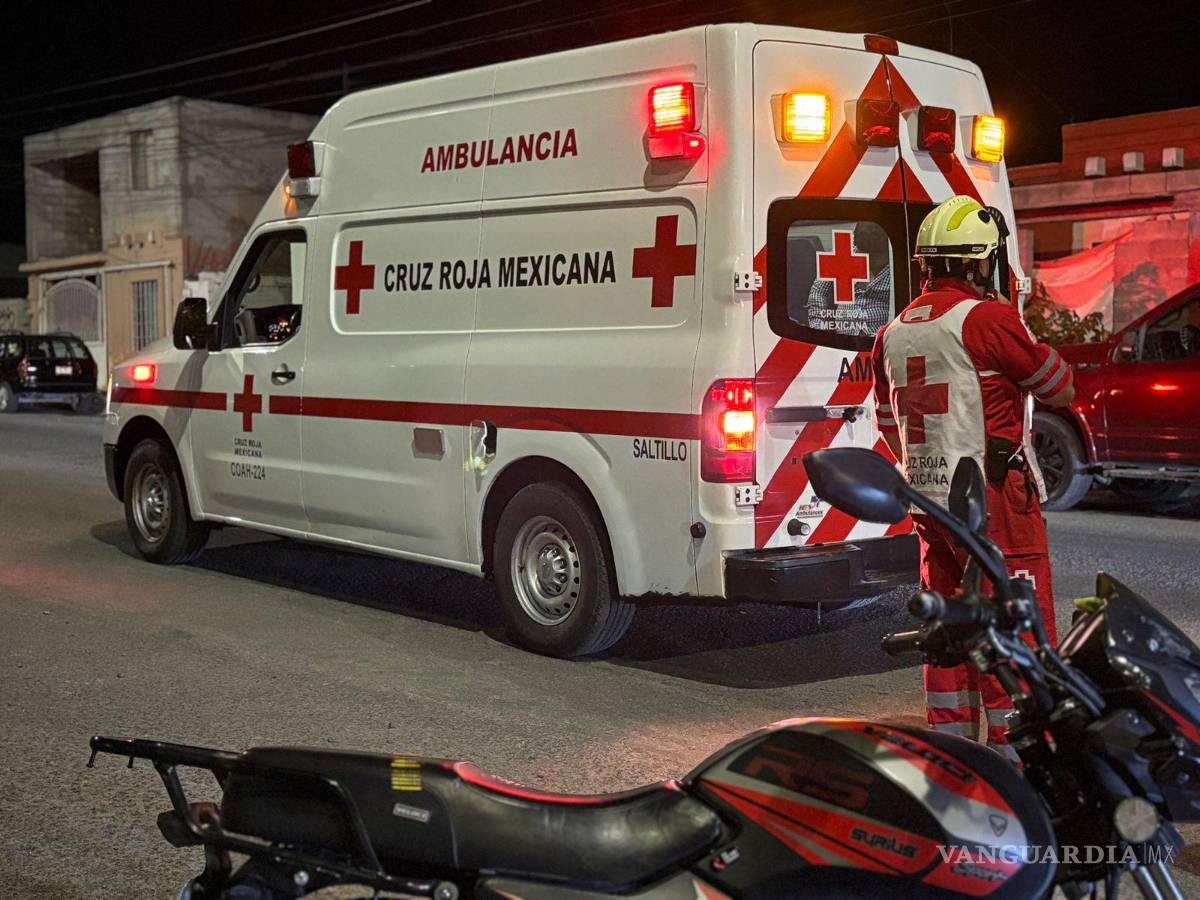 $!Paramédicos de la Cruz Roja brindaron atención en el lugar del accidente.