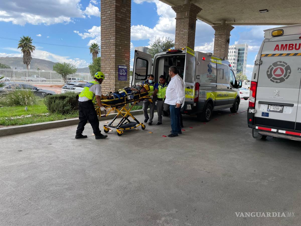 $!Los funcionarios municipales fueron llevados a un hospital al norte de Saltillo | Foto: Juan Francisco Valdés