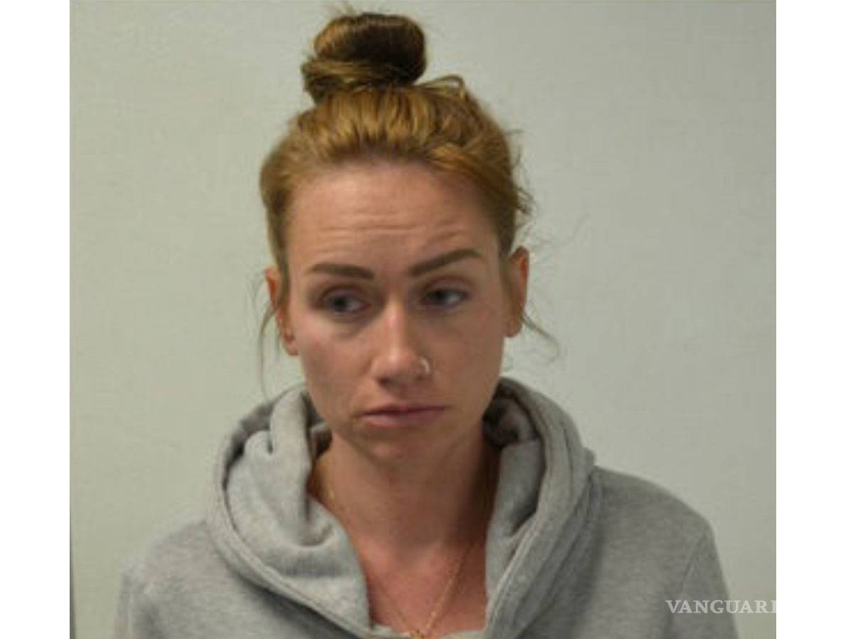 $!Detienen a maestra por tener sexo con alumno menor de edad