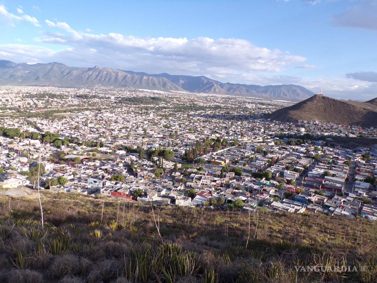 $!Los primeros colonos cuentan que no había agua ni red eléctrica cuando arribaron a fincar las primeras colonias en las faldas del cerro. Hoy, el Cerro del Pueblo es parte de la ciudad.