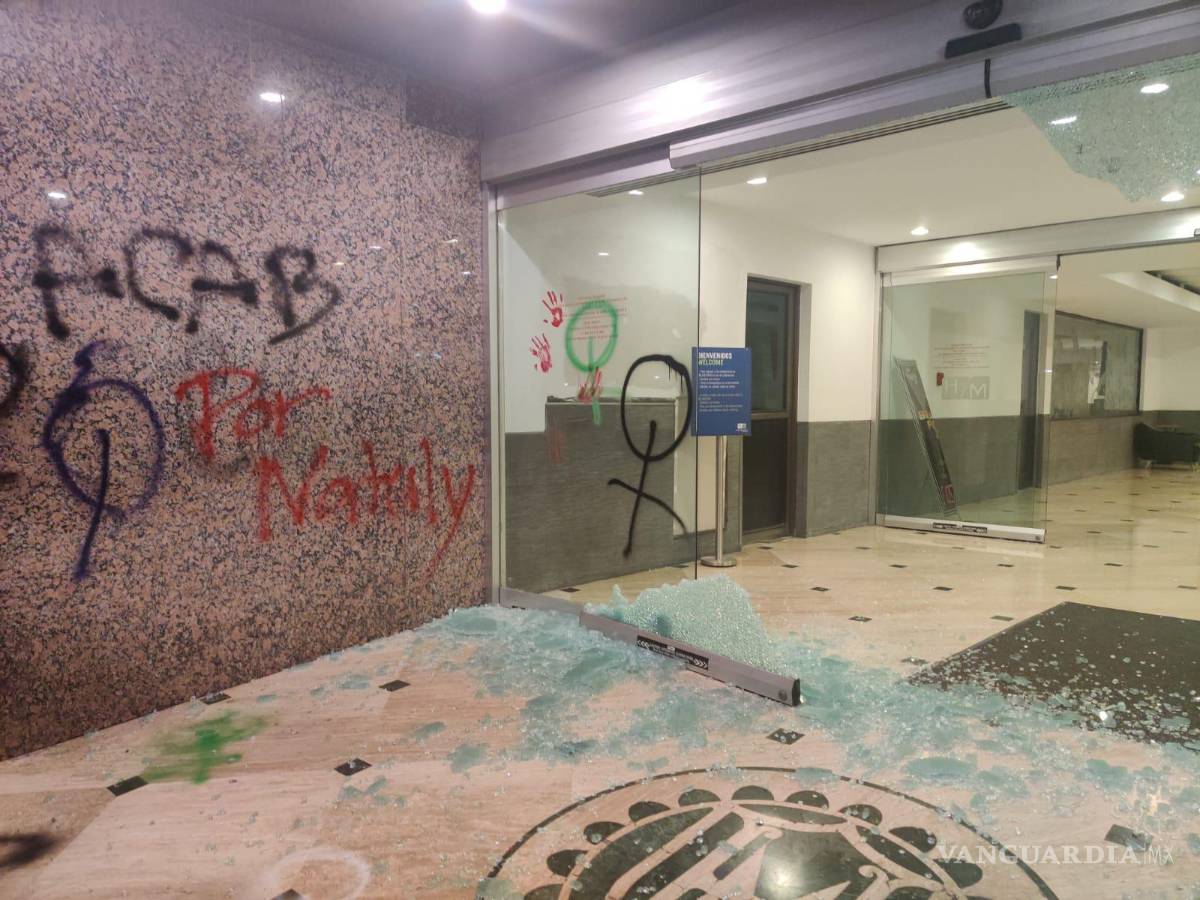 $!Consignas en contra del machismo, las desapariciones, el feminicidio y las violaciones.