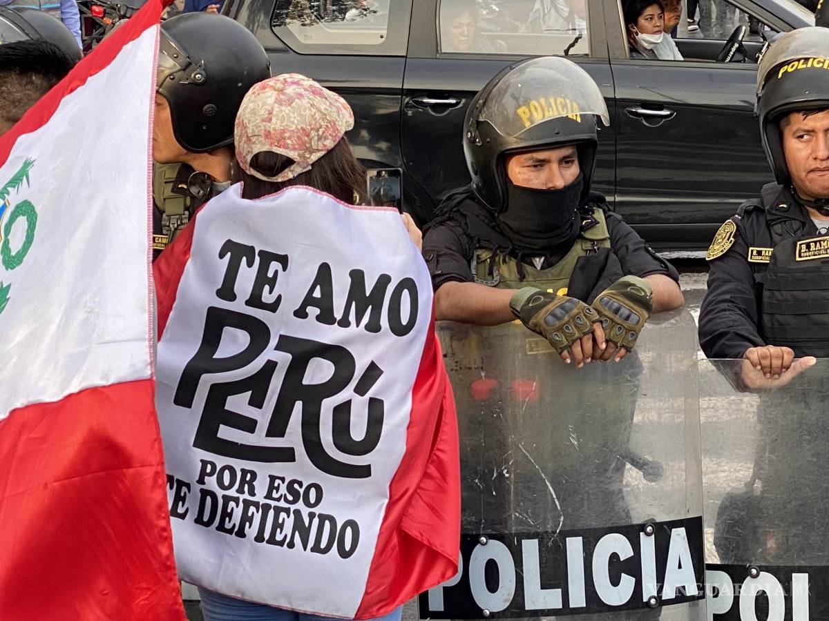 $!Manifestantes protestan en Perú.