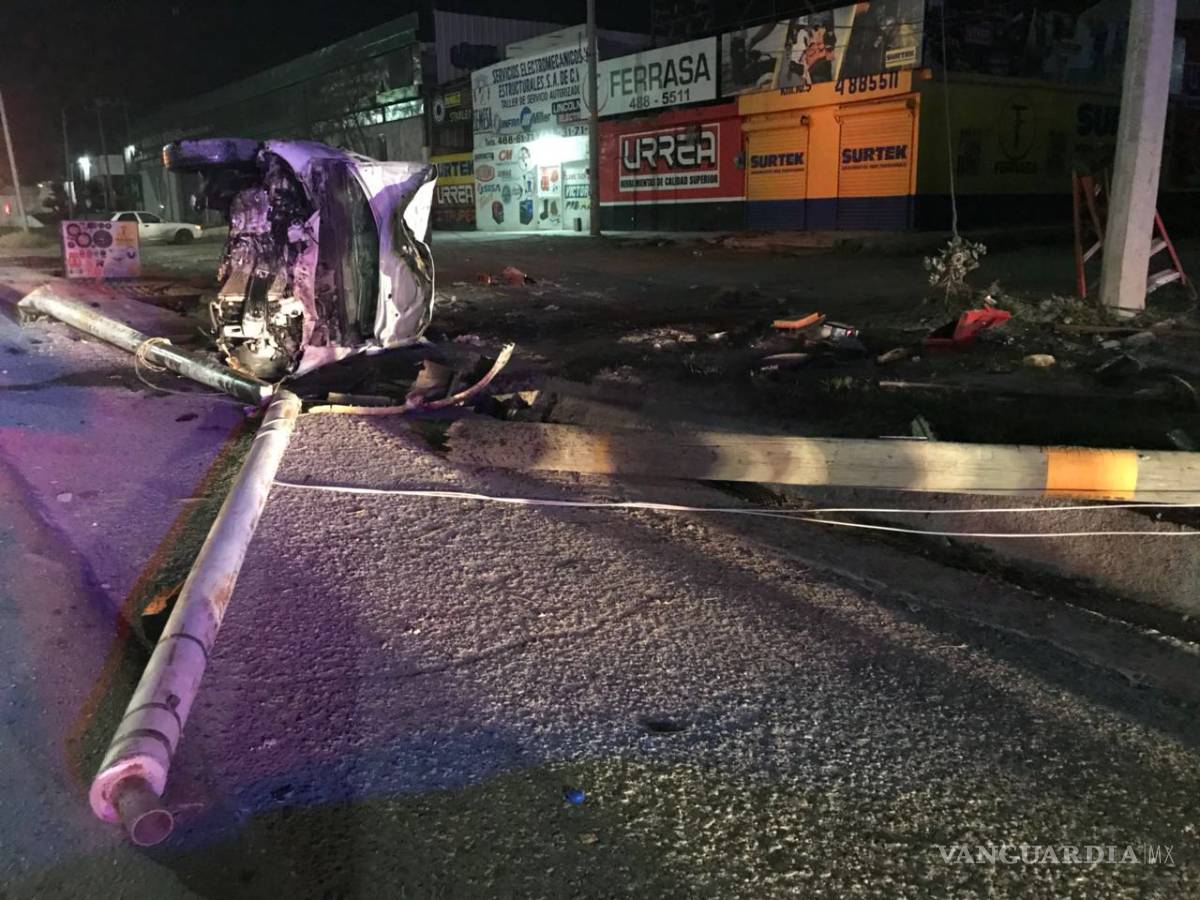 $!Ebrio conductor vuelca en la carretera Saltillo-Monterrey