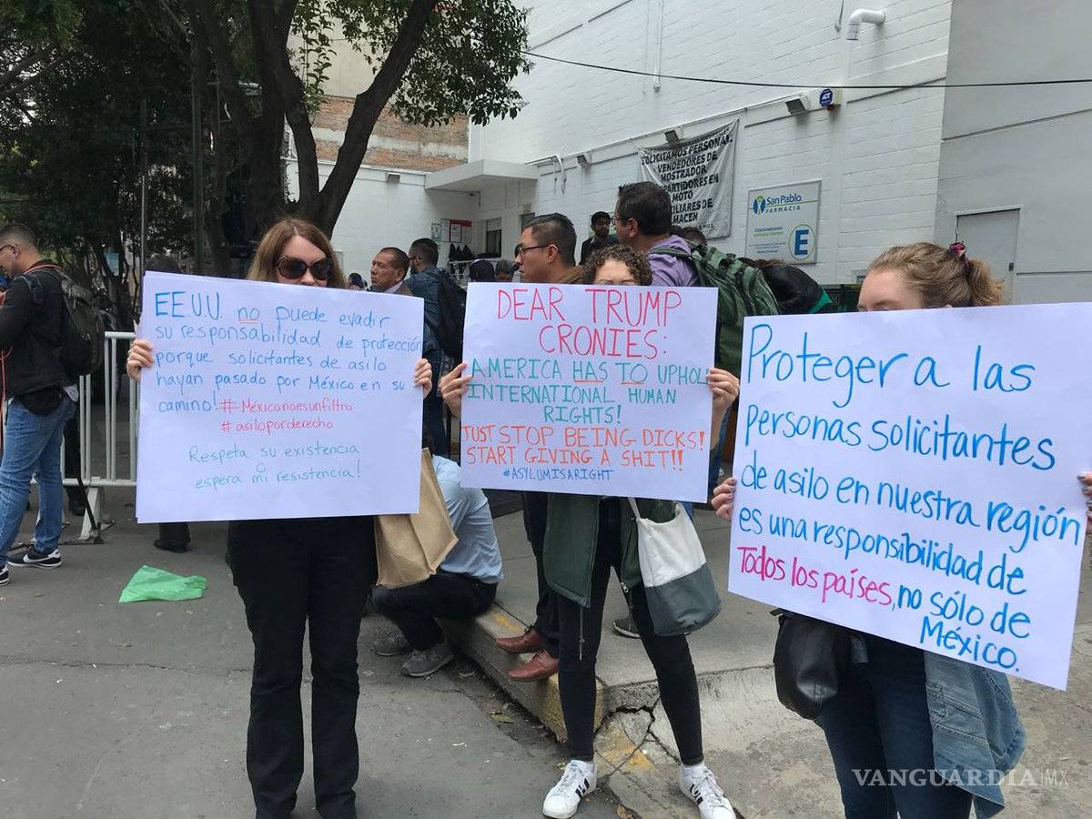 $!Protestan contra Trump, en reunión AMLO-Pompeo