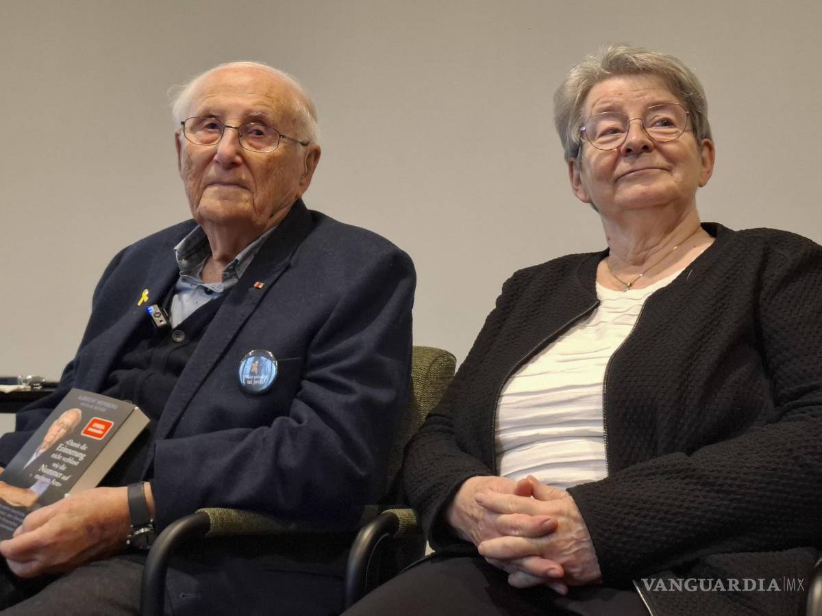 $!Albrecht Weinberg, superviviente de Auschwitz posa junto a su cuidadora y amiga Gerda Dänekas.