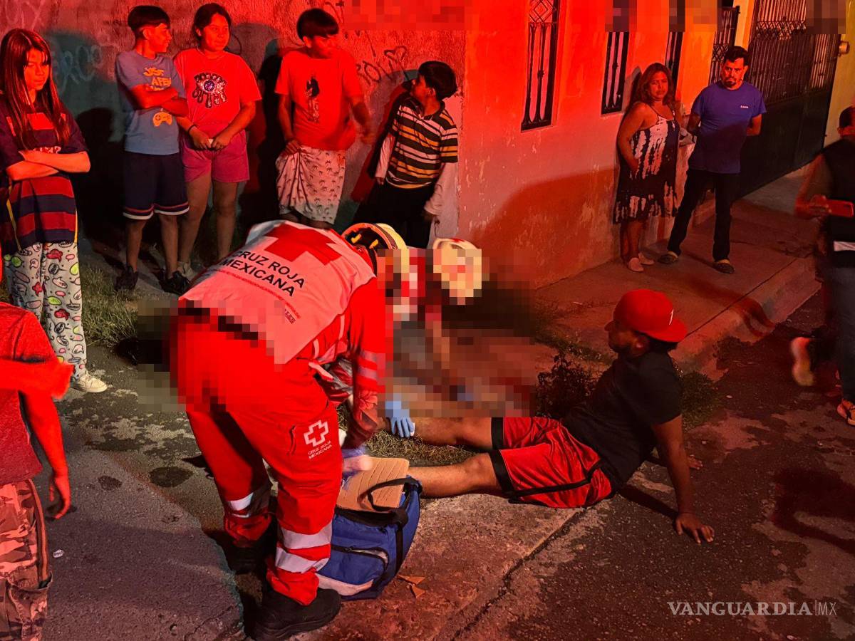 $!Elementos de Tránsito Municipal acordonan la zona del accidente en la colonia La Palma.