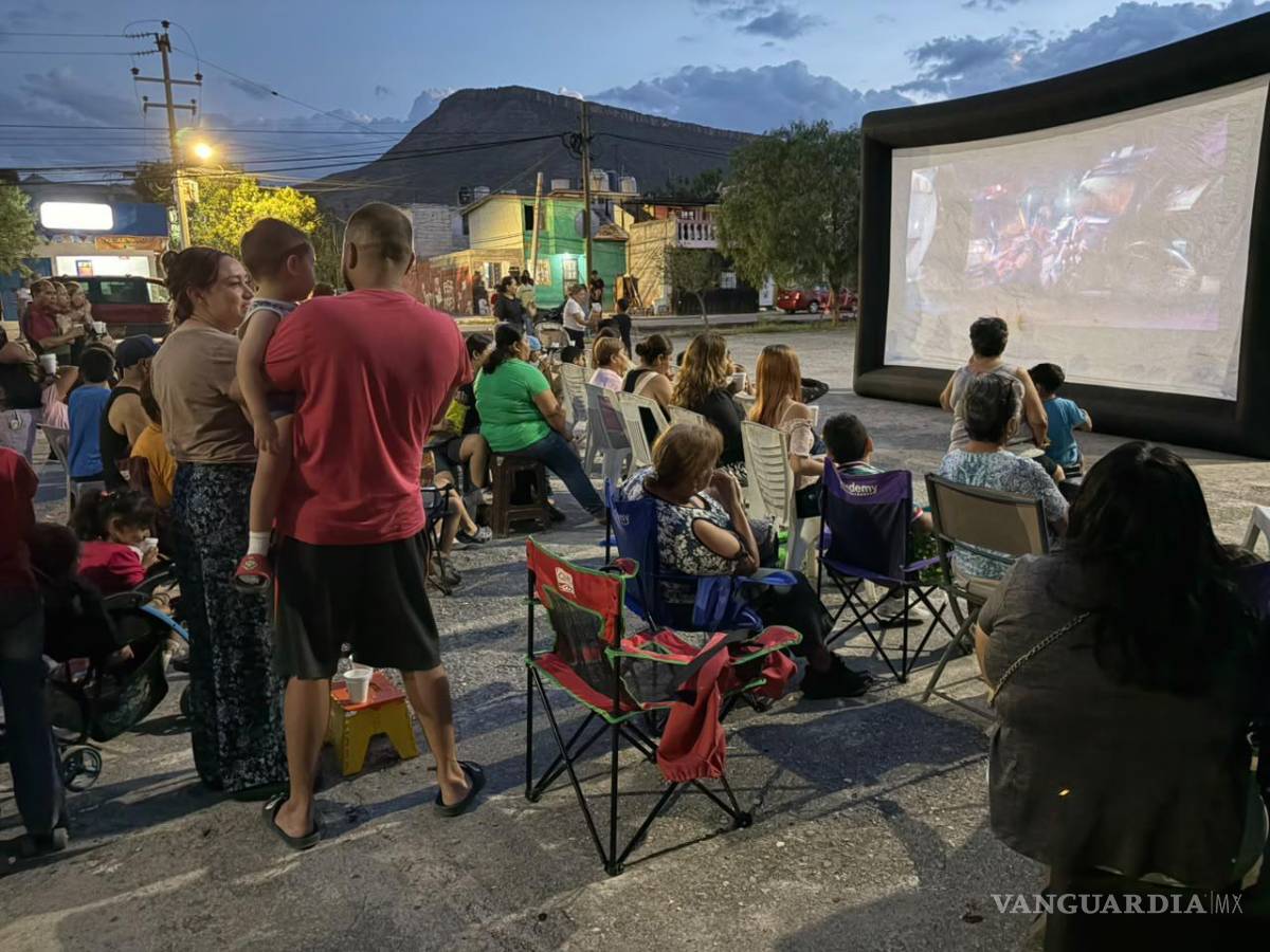 $!“Cine con tu Policía” ha recorrido 19 colonias de Saltillo durante este año.