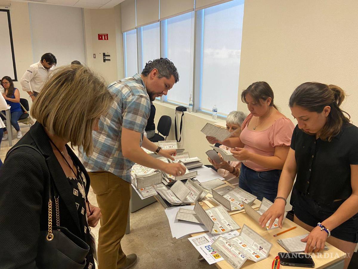 $!También dio inicio el conteo de voto en modalidades a distancia; voto de mexicanos en el extranjero; de personas en prision preventiva y de voto asistido.