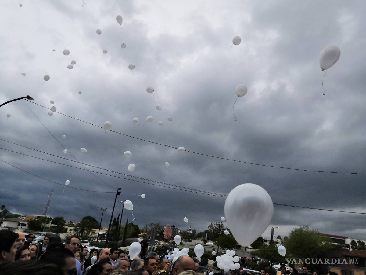 $!Despiden a estudiante asesinado en Nuevo León; Monclova le llora al joven de 23 años