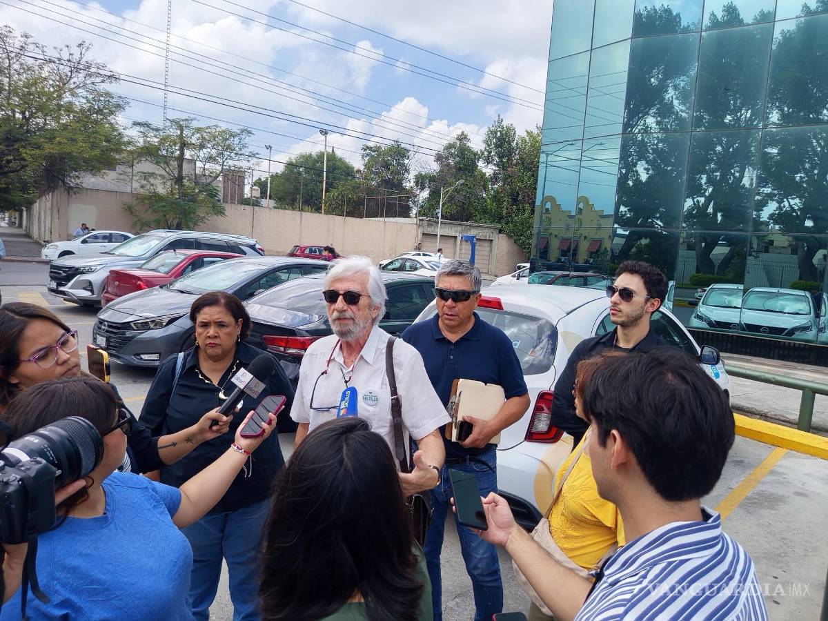 $!Voceros de la organización vecinal offered declaraciones a medios de comunicación al término del encuentro con la empresa paramunicipal.