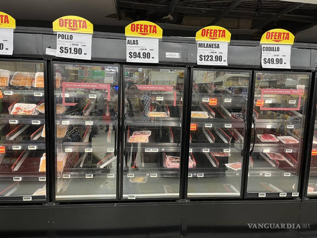 $!Vitrina de carnes en Culiacán, con diversos espacios vacíos.