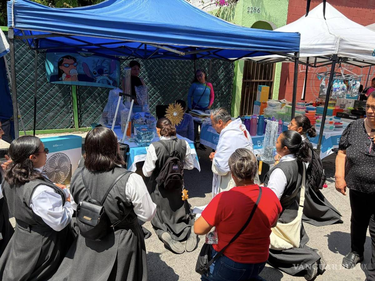 $!El padre Fermín y las Oblatas de Santa Marta llevaron bendiciones y oraciones a trabajadores y familias del sector.