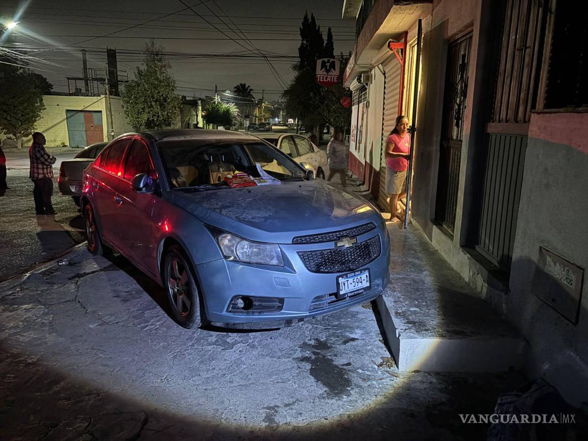 $!Elementos de Tránsito Municipal acudieron al lugar para tomar conocimiento del percance.