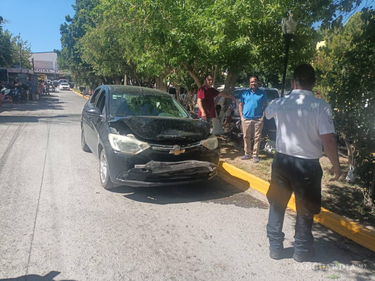 $!Una mujer sufrió un esguince en el cuello tras el choque en cadena.