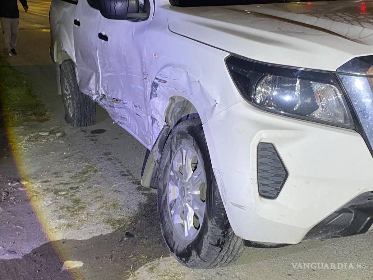$!1. El conductor de una Nissan Frontier presuntamente no respetó la señal de alto y terminó impactando una Ford Explorer al norte de Saltillo.