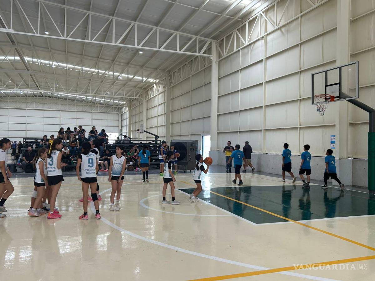 $!En la Unidad Deportiva se dan cita alumnos de Primaria y hasta Preparatoria.