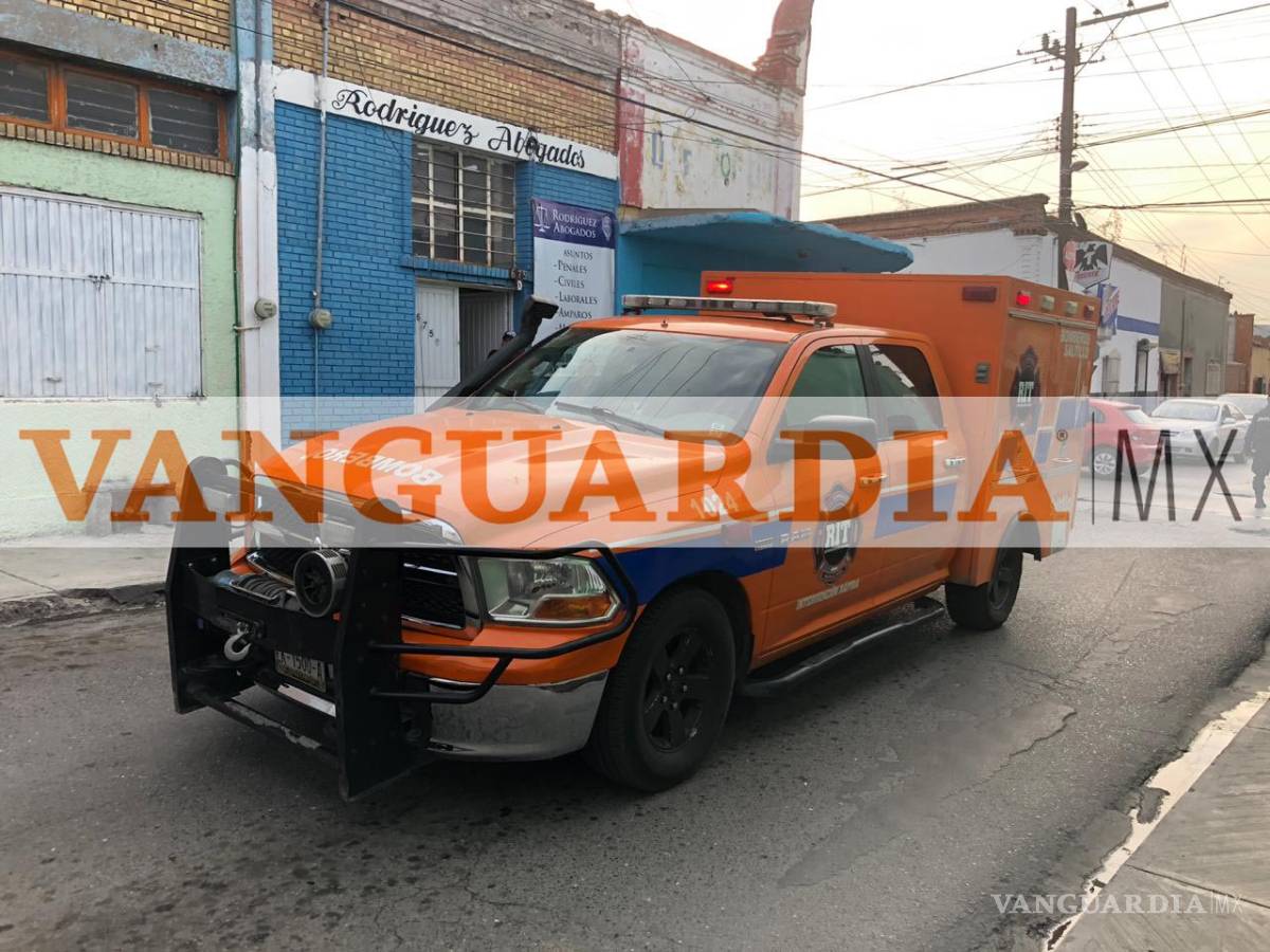 $!Incendio causa daños a despacho jurídico en el centro de Saltillo