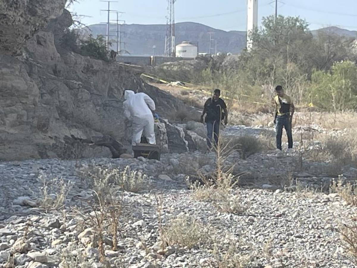 $!Los peritos investigan en el lugar.