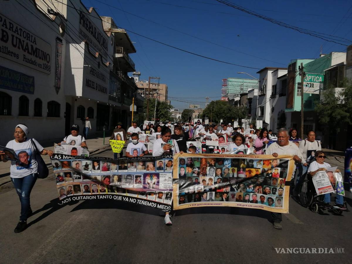 $!Más de 70 personas se sumaron a la marcha, liderada por Silvia Ortiz, madre de Silvia Estefanía Sánchez Viesca, quien desapareció en 2004 en la Laguna.