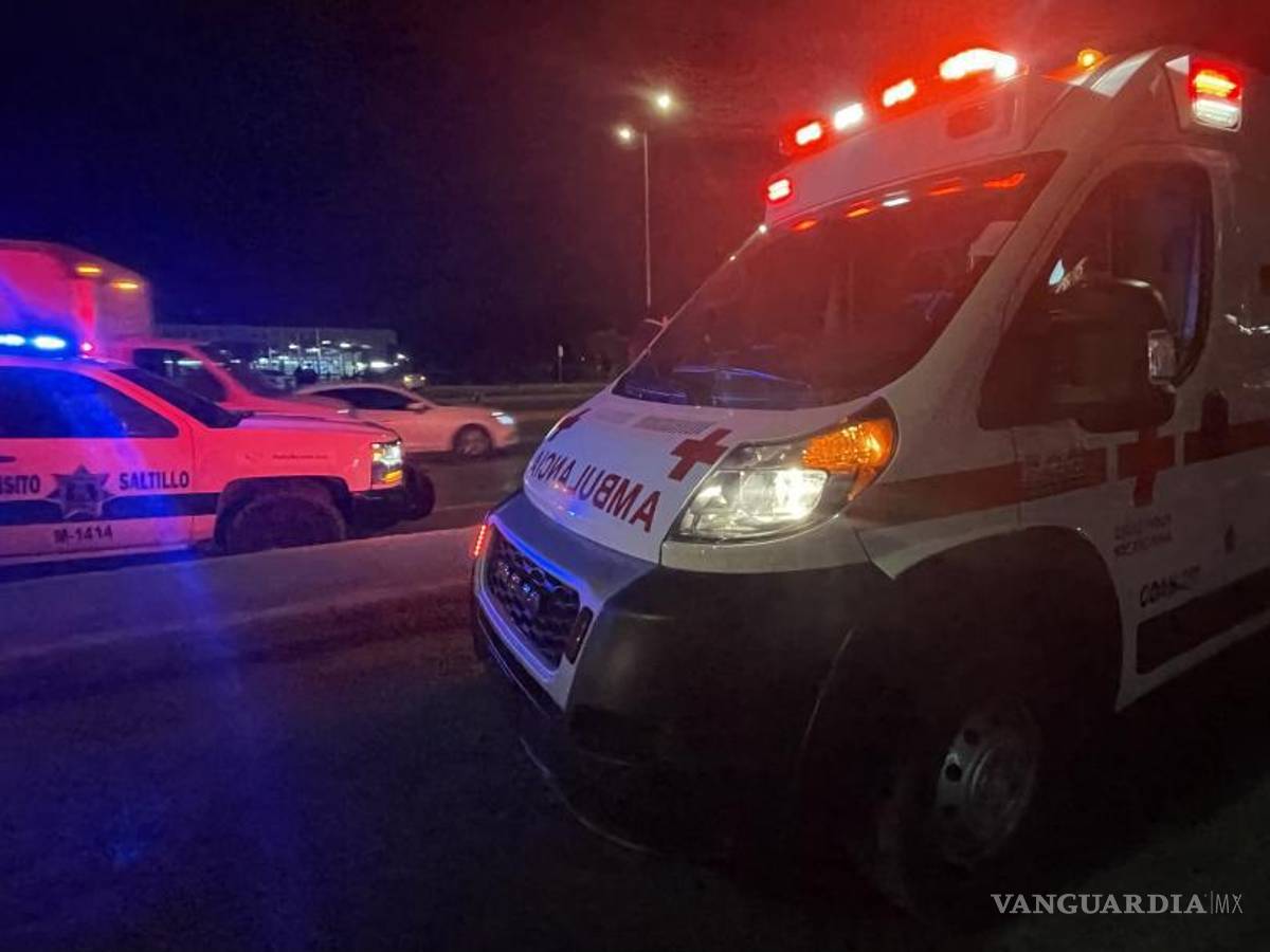 $!Cuerpos de emergencia se apersonaron al lugar y tras realizar maniobras para el rescate del lesionado lo trasladaron a un hospital.