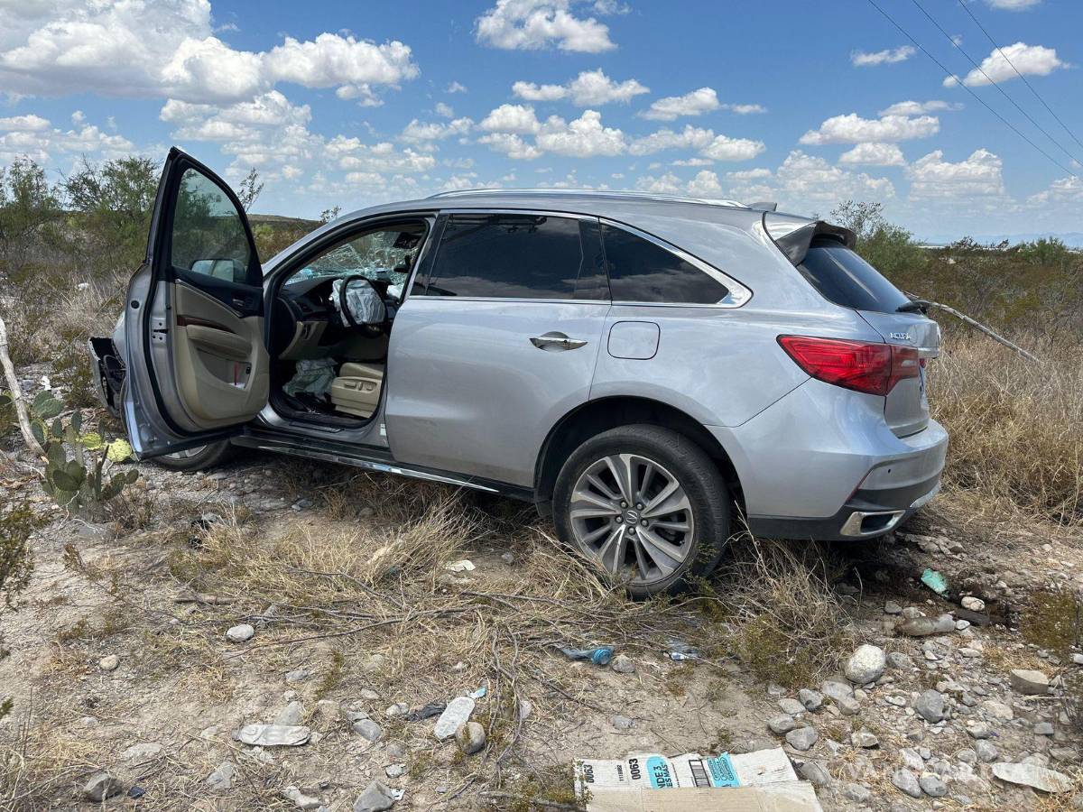 $!La camioneta Acura fue impactada por una de las unidades del convoy.
