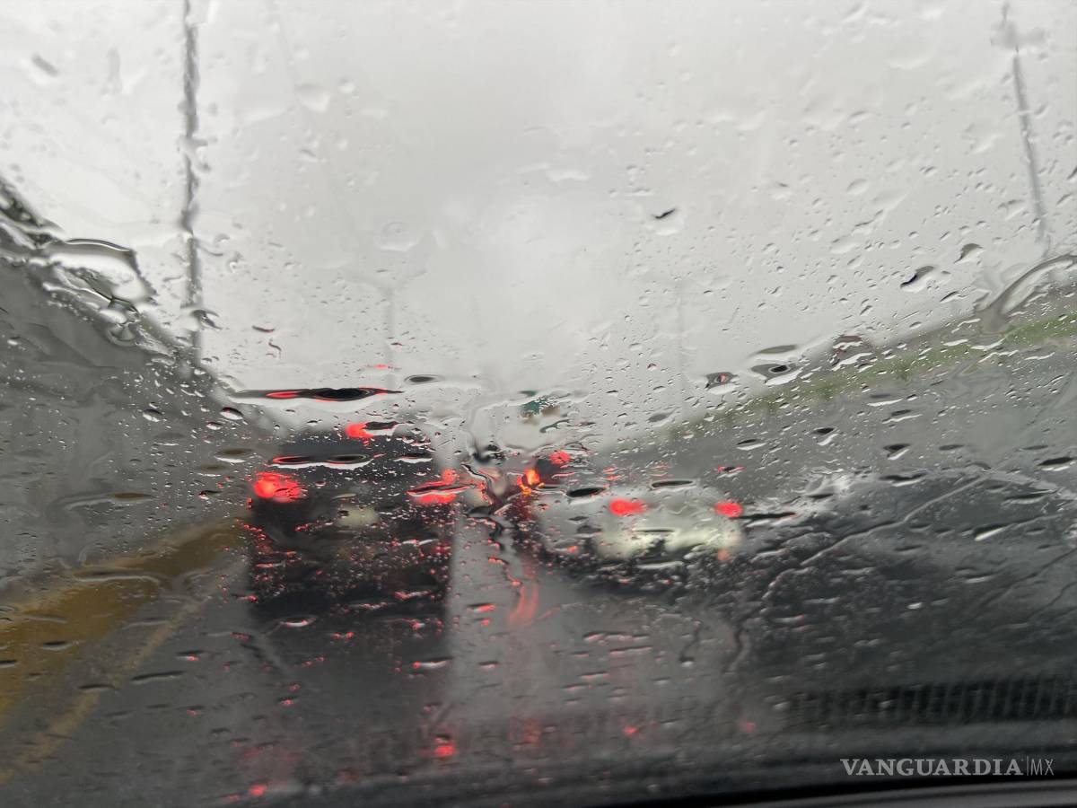 $!Lluvia en Saltillo agrava caos vehicular, señalan ciudadanos
