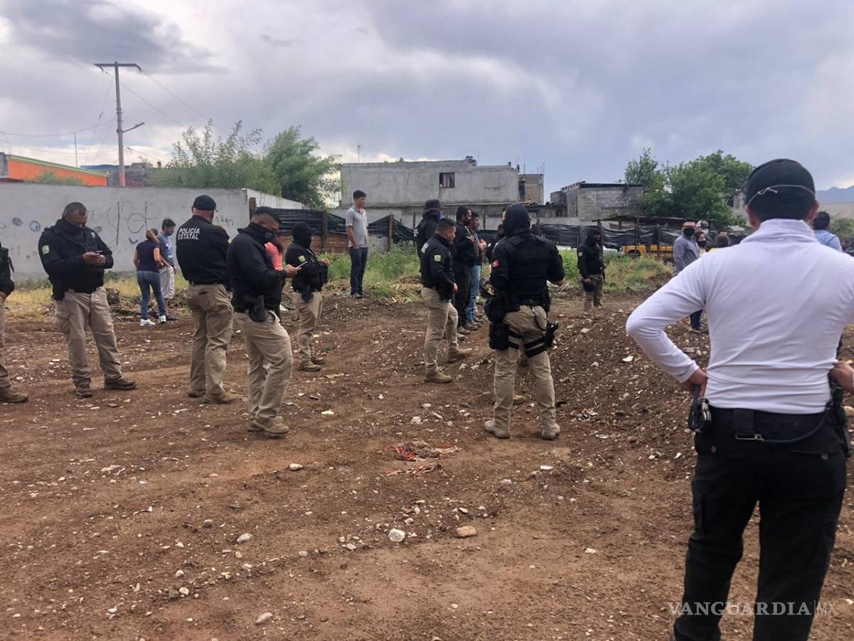 $!Desalojan a familias de predio al oriente de Saltillo