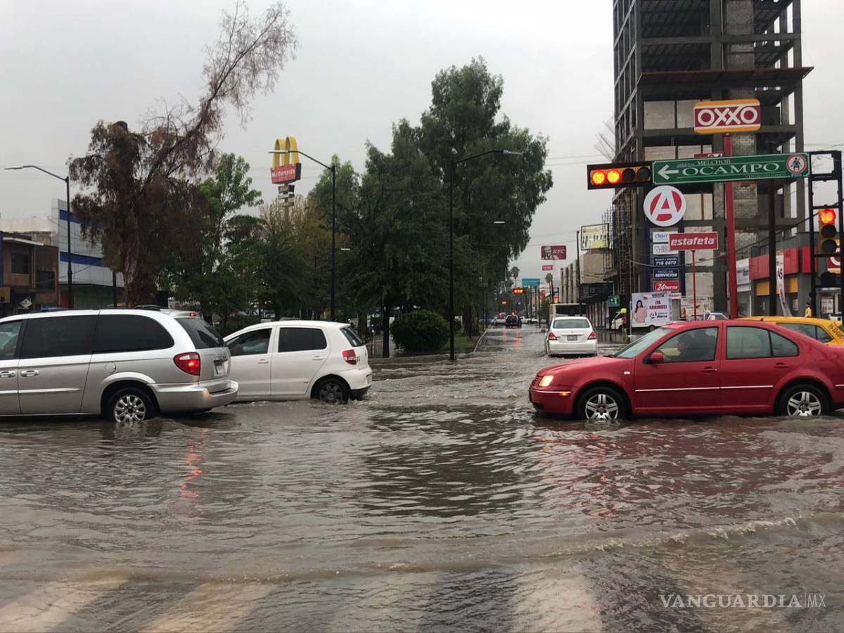 $!Intensas lluvias inundan de nuevo a Torreón, Coahuila