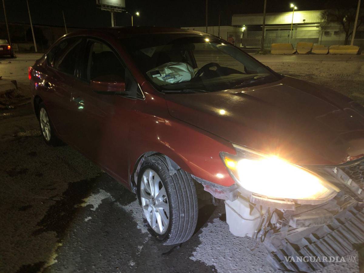 $!Los vehículos fueron remolcados mediante una grúa y trasladados a un corralón.