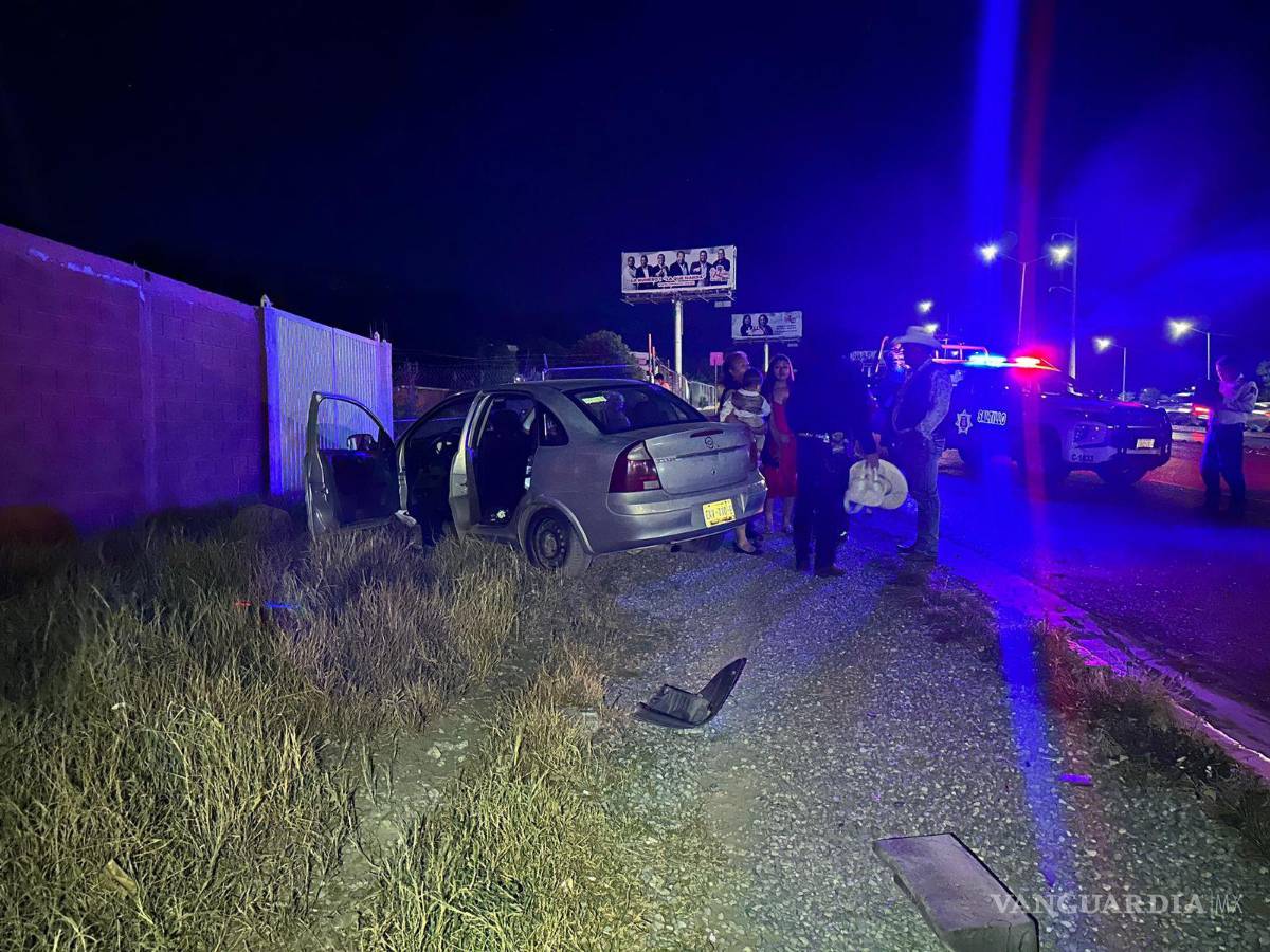 $!Agentes de la Policía Municipal detuvieron al conductor responsable del accidente, identificado como el primo de la víctima, en estado de ebriedad.