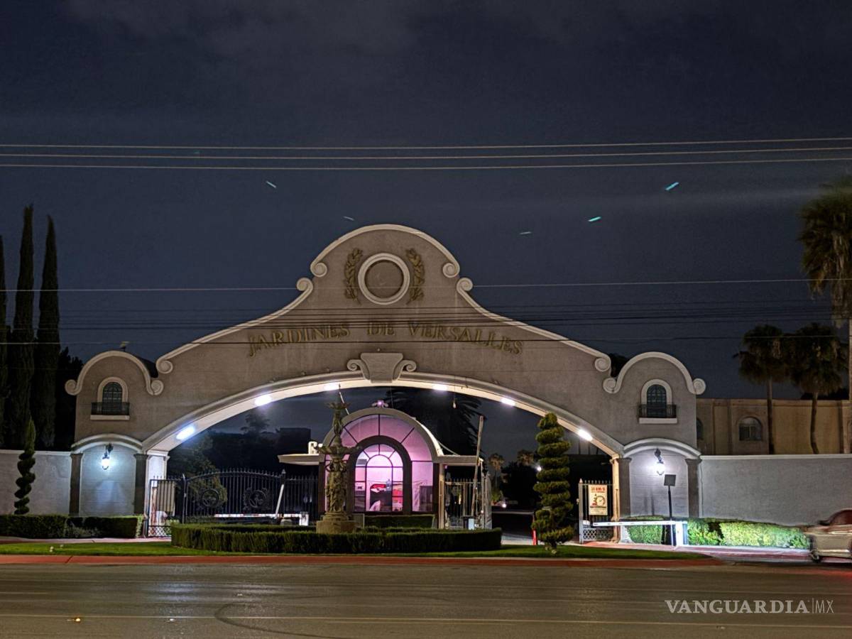 $!Calles oscuras en el sector Jardines de Versalles, tras el apagón registrado cerca de las 21:00 horas.