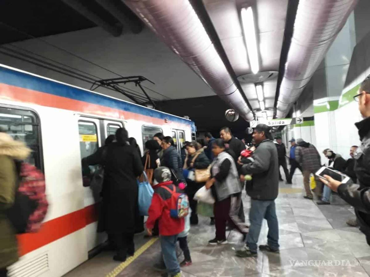 $!El vagón rosa del metro de Monterrey no es respetado, hombres también se suben